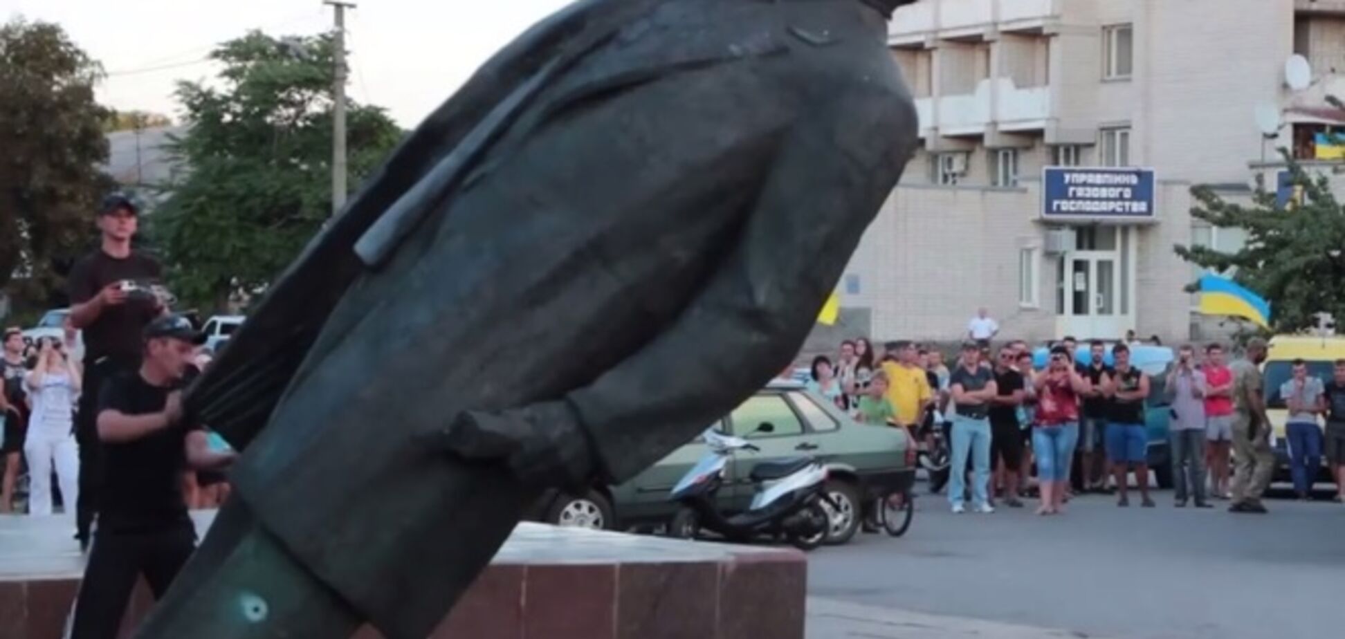На Днепропетровщине снесли памятник Ленину