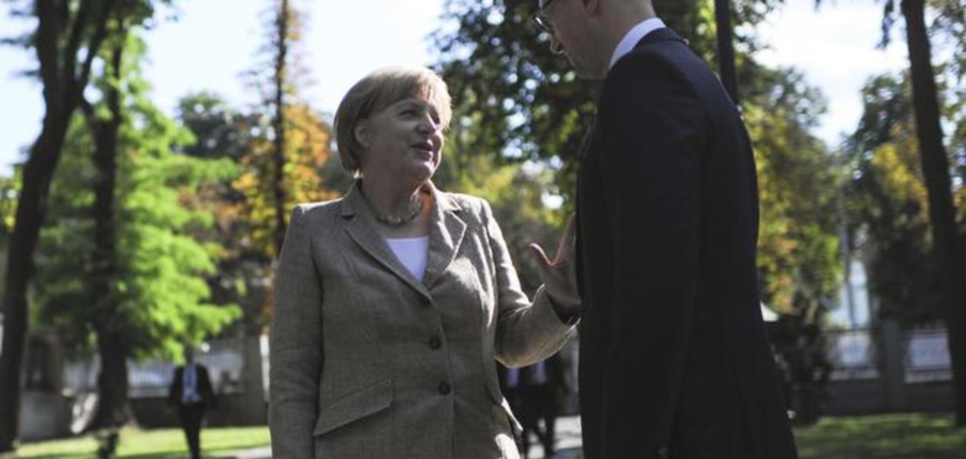 Яценюк обратился к Меркель с просьбой провести конкурс по привлечению инвесторов для украинской ГТС