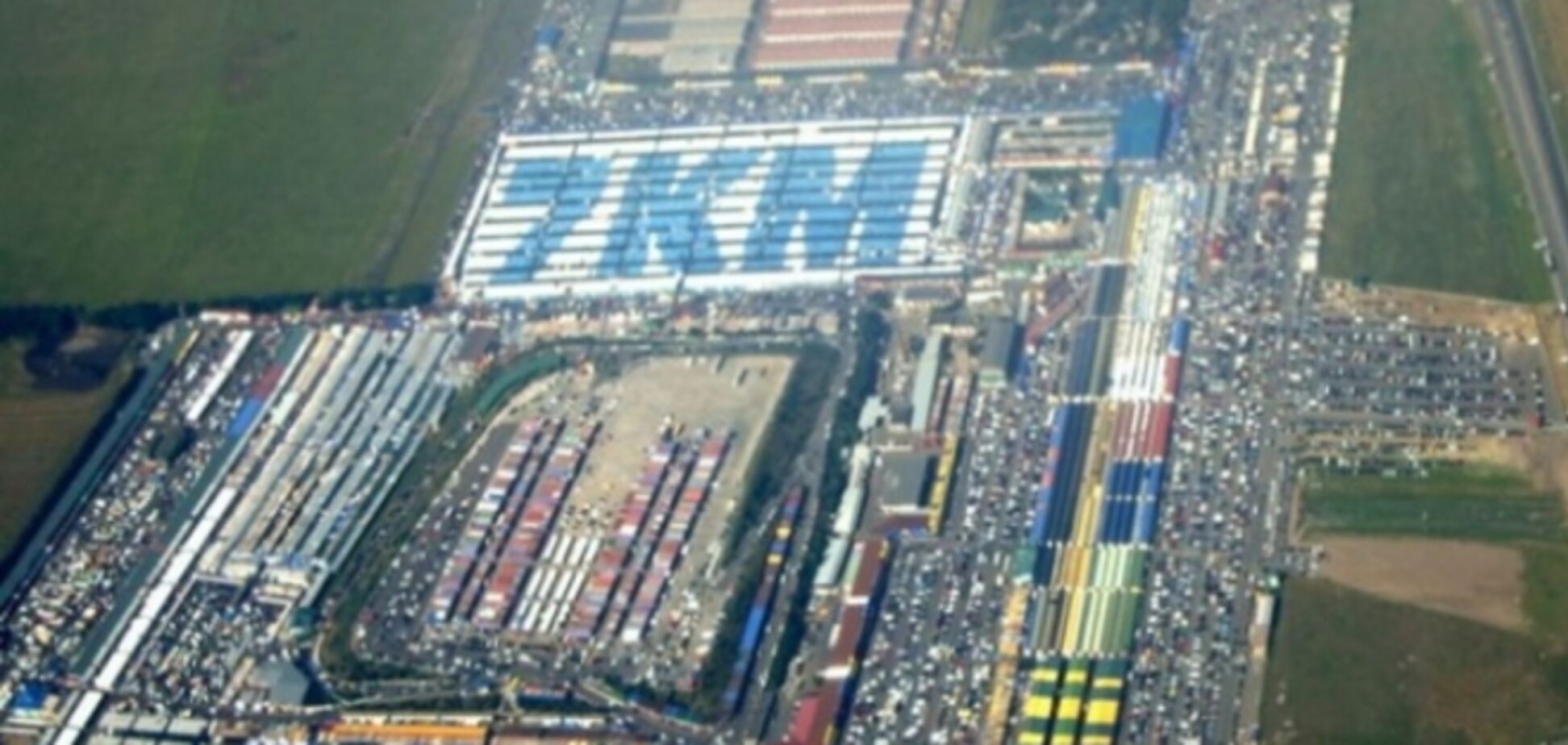 Одесские депутаты окружили крупнейший рынок 'титушками'