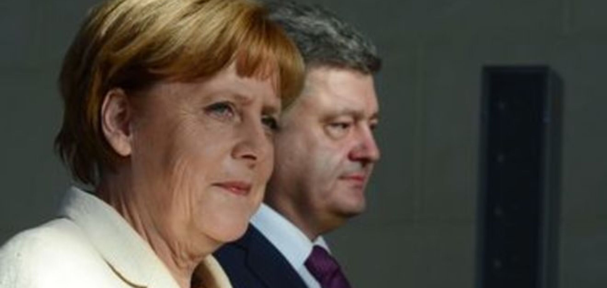  Порошенко сообщил Меркель о своей готовности работать в трехстороннем формате для реализации Мирного плана