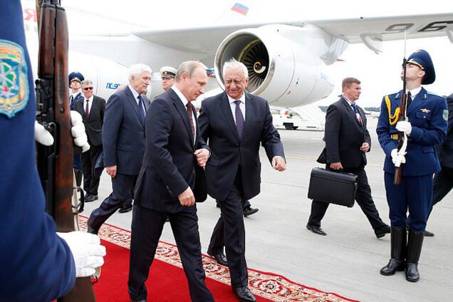 Путин в Минске испугался традиционного славянского обряда