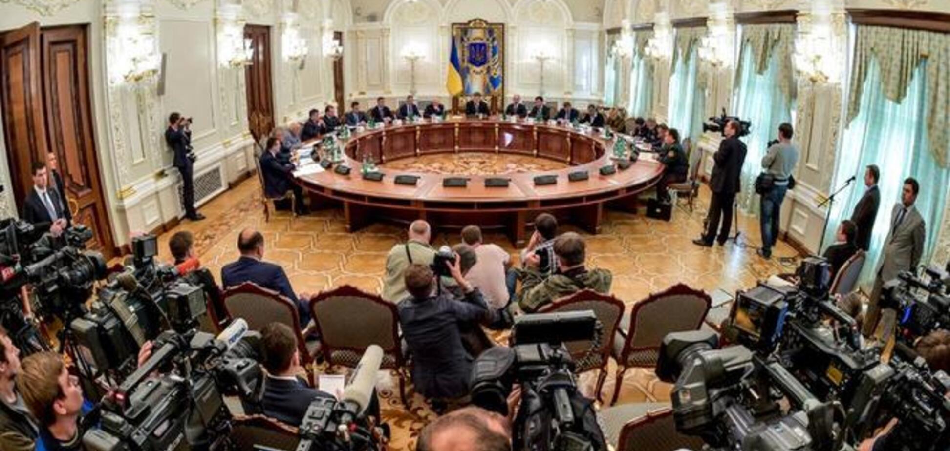 Порошенко призвал не паниковать: Украина сможет себя защитить
