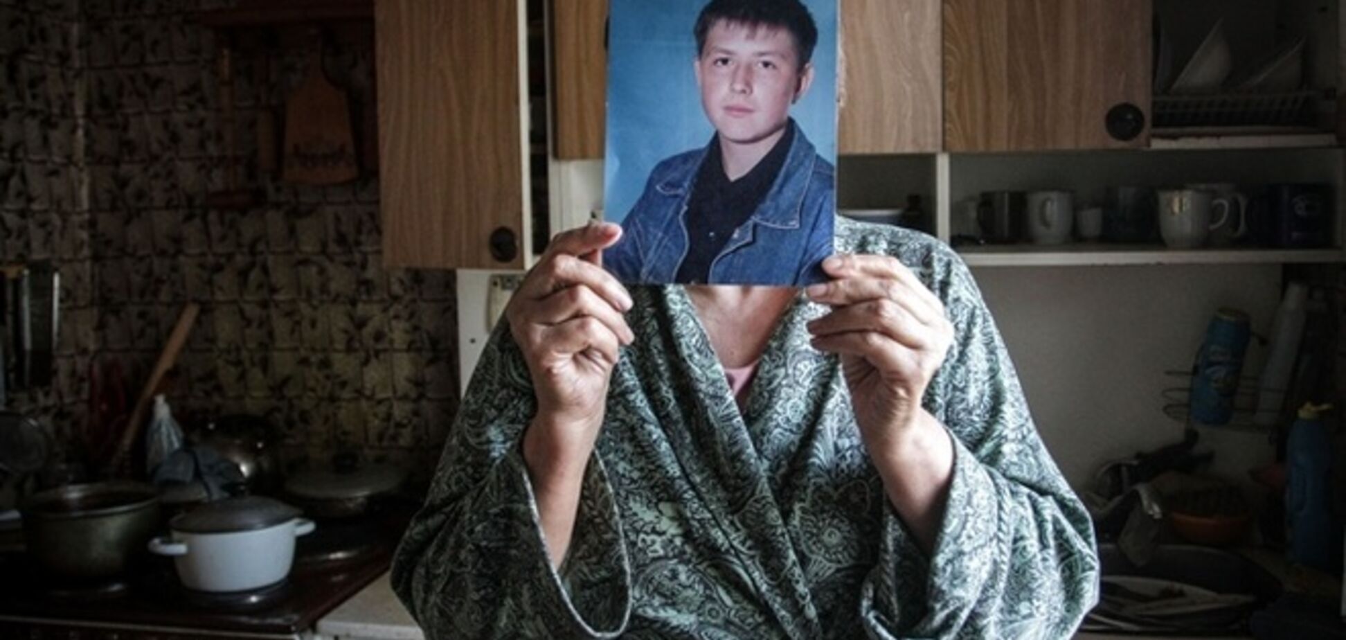 Киевлянка узнала своего сына во время 'парада' пленных в Донецке
