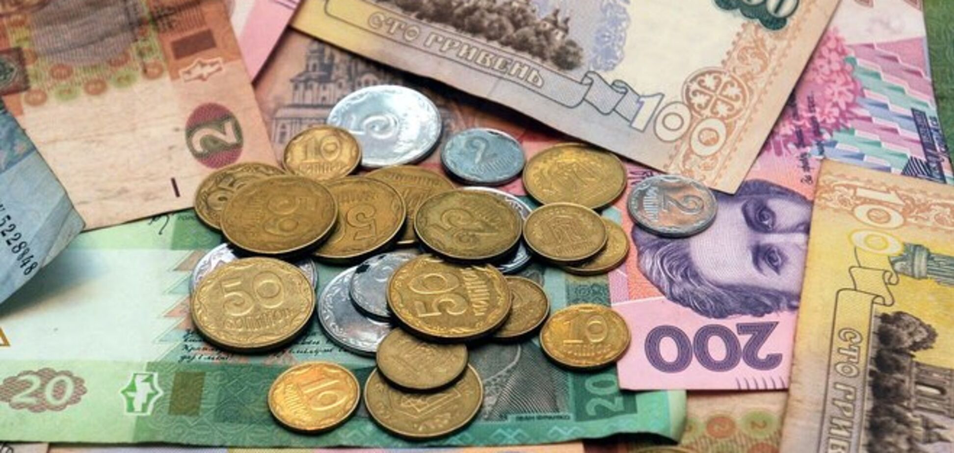 Минфин продает в резервы Нацбанка $340 млн для стабилизации гривни