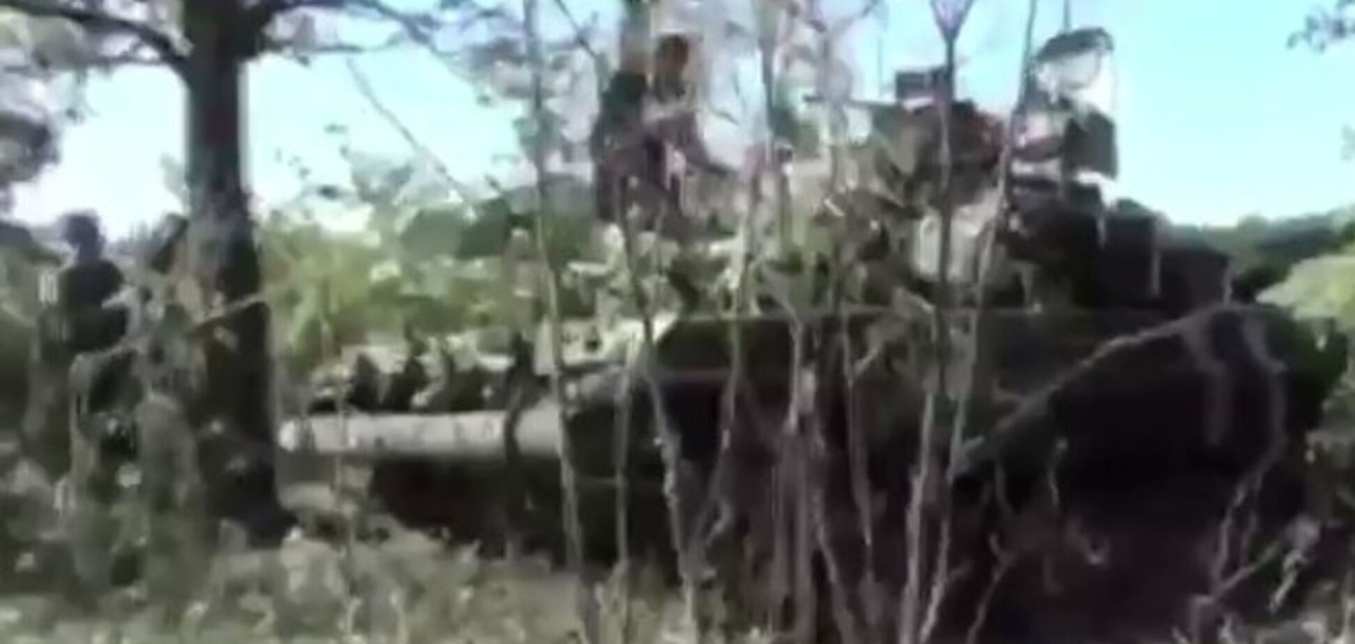 Украинские военные отбили возле Иловайска российский танк: нашли документы и форму