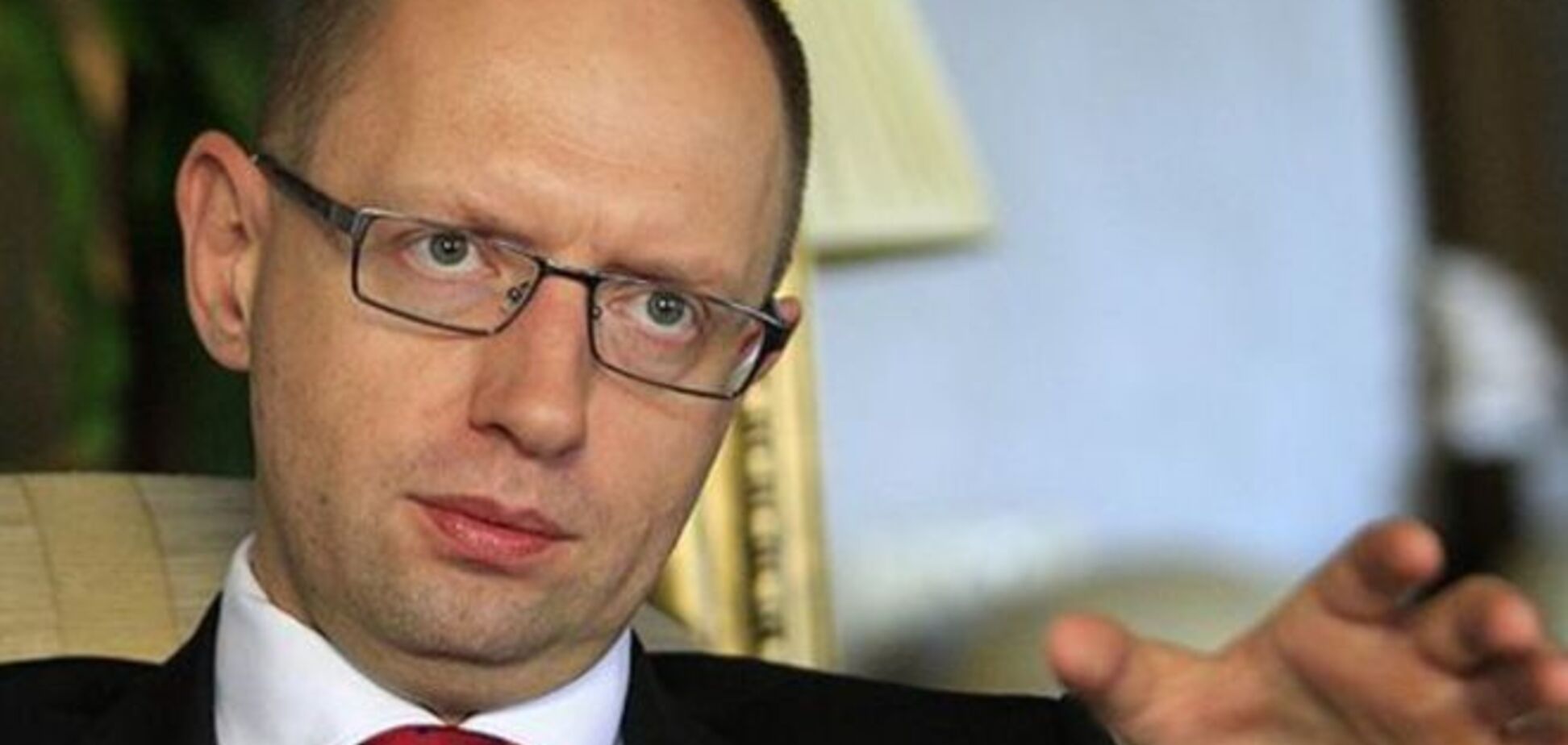 Яценюк попросил Запад 'заморозить' все российские активы