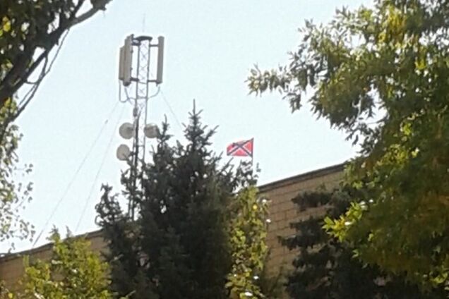 Российские войска захватили Новоазовск: над зданием РГА вывешен флаг 'Новороссии'