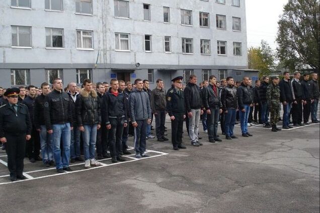 В Украине с осени решили возобновить призыв в армию