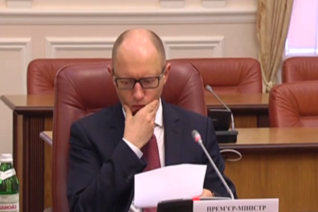 Яценюк без маски: премьер ошеломлен сообщением о вторжении российской армии