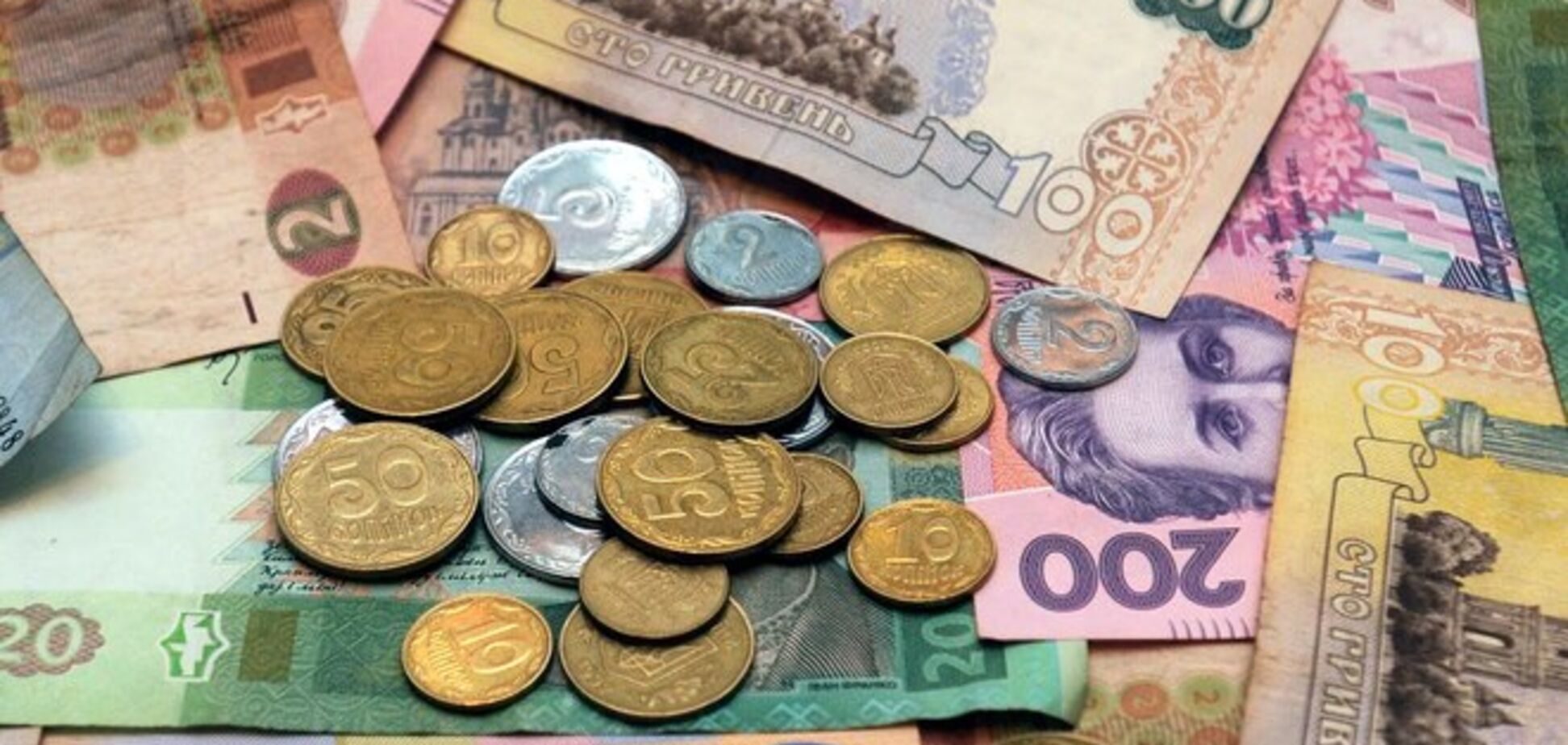 Гривня резко упала на открытии межбанка