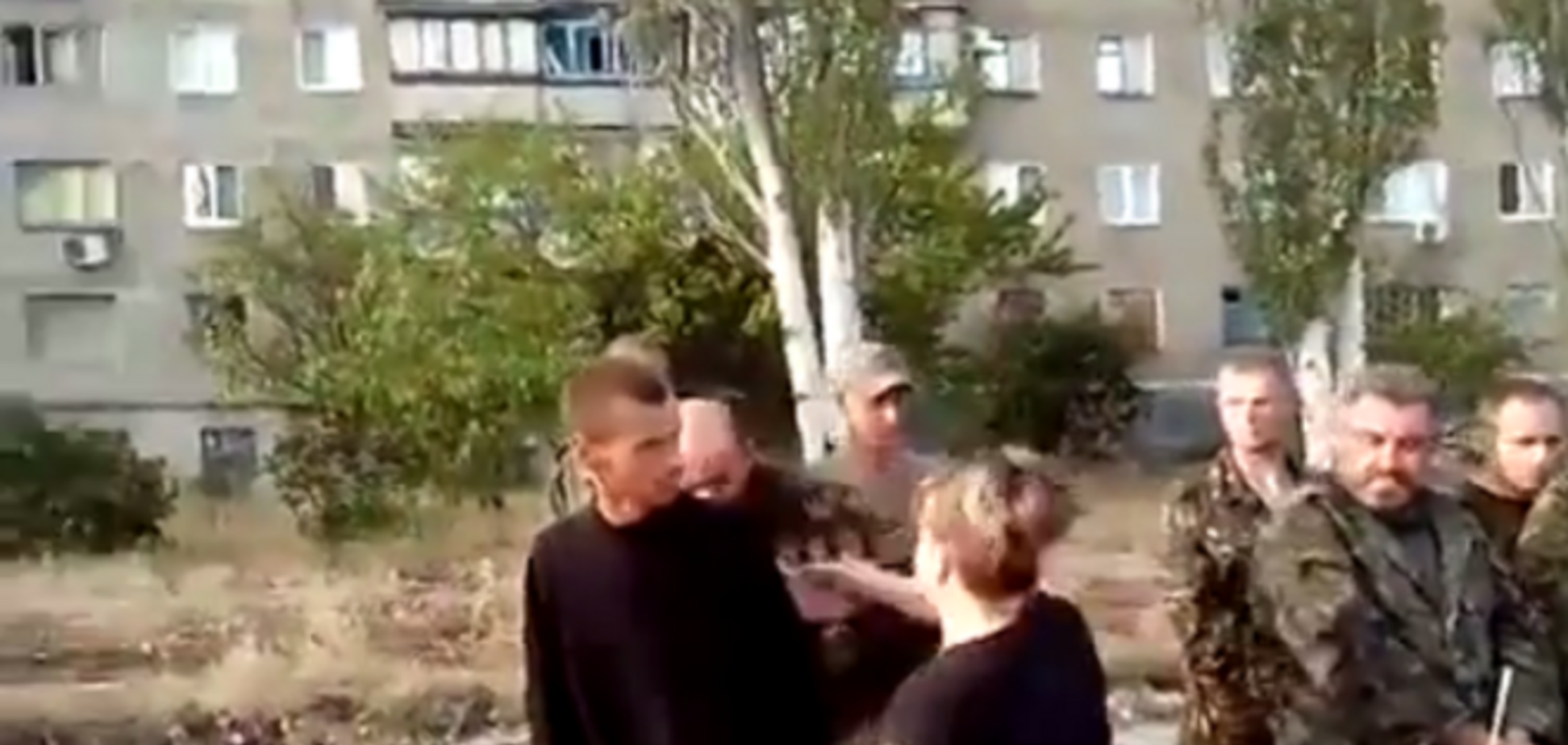 В Снежном пленных бойцов АТО подвергли публичным издевательствам