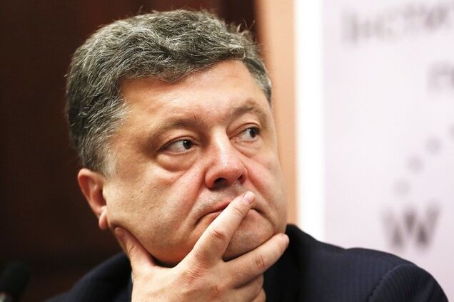 Порошенко летает за свой счет и ужинает на работе