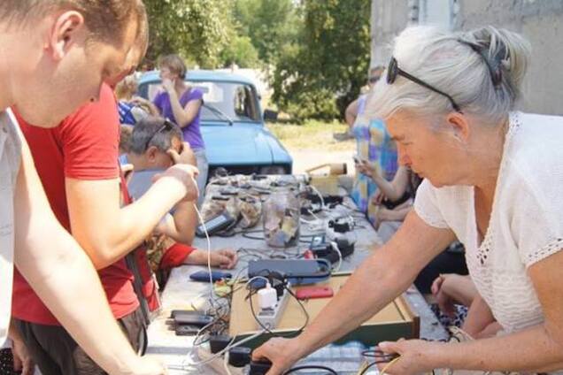 В Луганске за сутки погибло три мирных жителя, в Донецке всю ночь обстреливали город