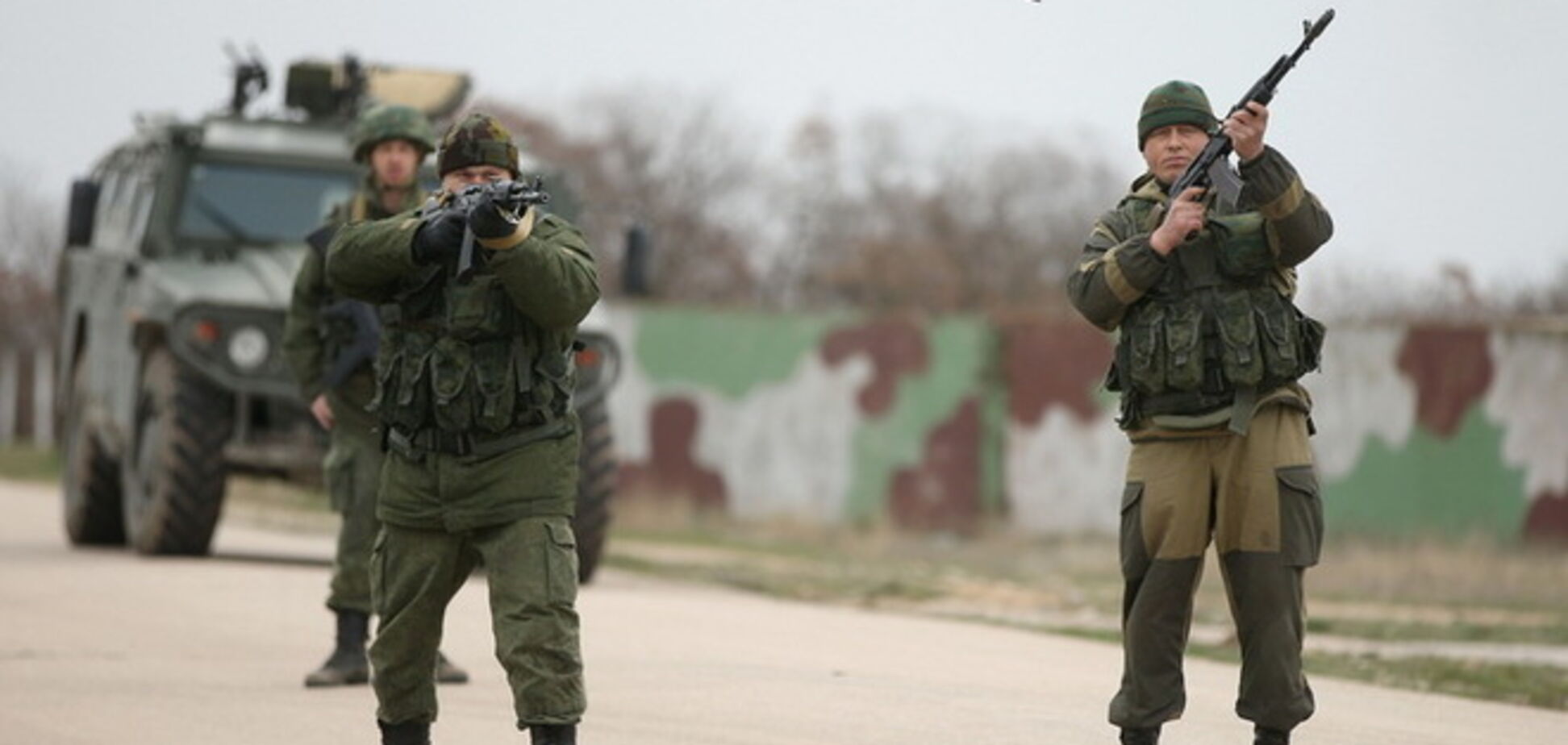 Оккупанты стягивают в Новоазовск бронетехнику и артиллерию