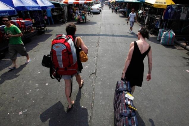 Россияне устроили в аэропорту истерику из-за отмененных в связи с санкциями рейсов