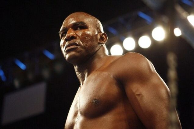 Холифилд прилетит в Севастополь на бой российского боксера