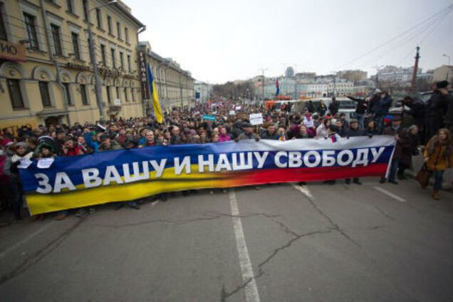 Вихри враждебности: за что блокировали телеканал 'Дождь'