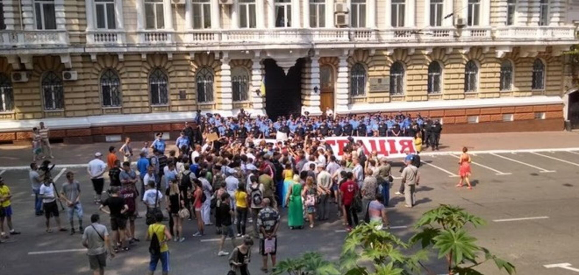 Разъяренные активисты поставили ультиматум начальнику Одесского облУВД