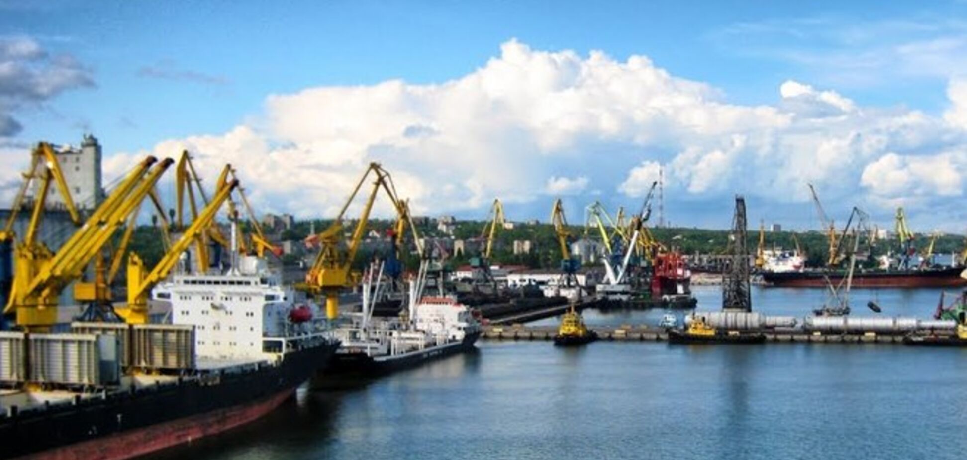 В мариупольском порту уже две недели украинцы не могут выйти на берег