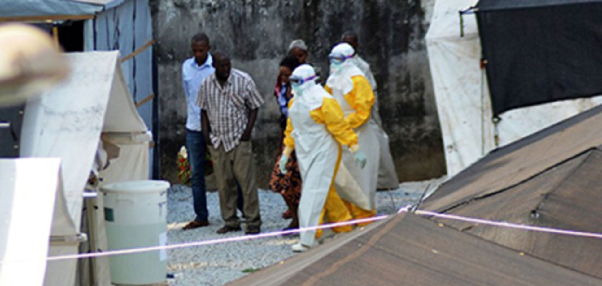 В Либерии приказали кремировать жертв лихорадки Эбола