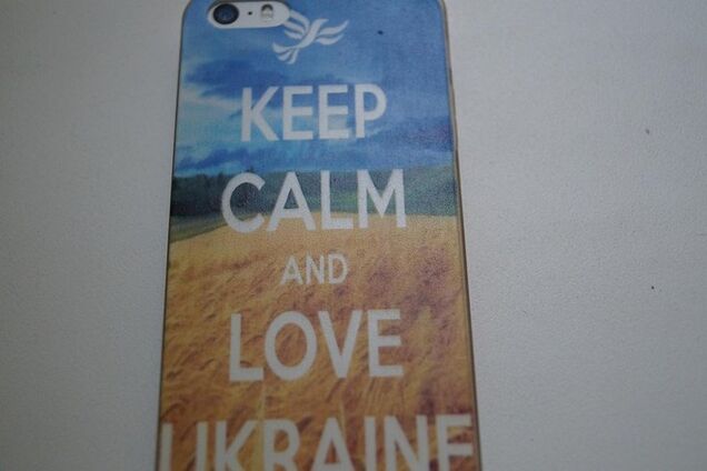 Ярая поклонница Путина напала на журналистку из-за украинской символики: майданутые - на Донбасс!