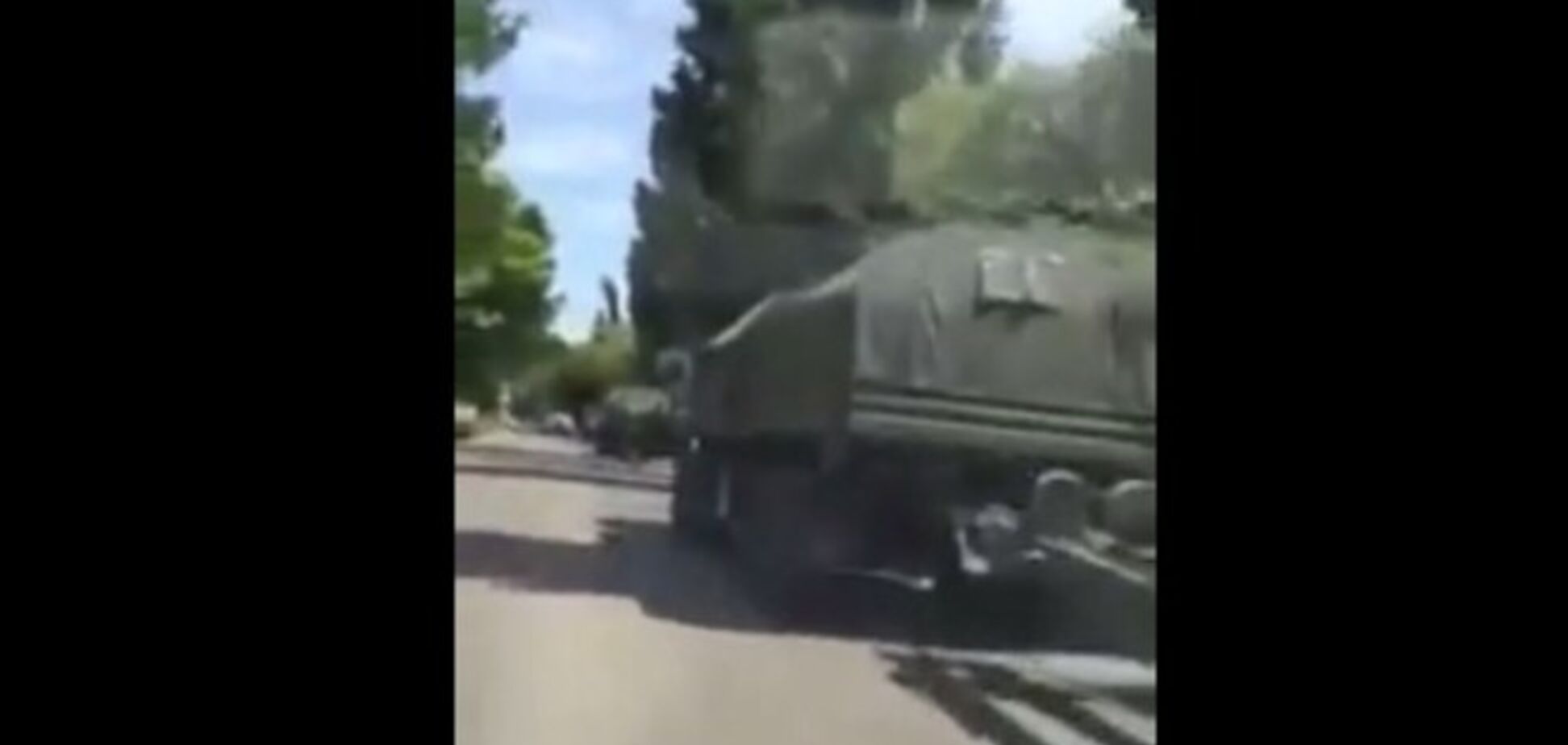 Как украинский водитель бурно отреагировал на российских военных близ границы
