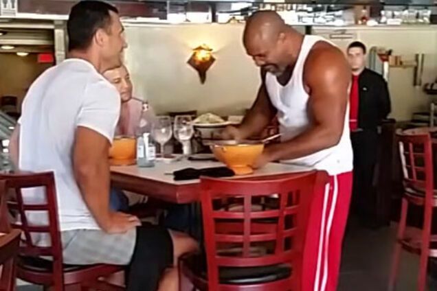 Cтычка между Кличко и Бриггсом стала хитом на Youtube