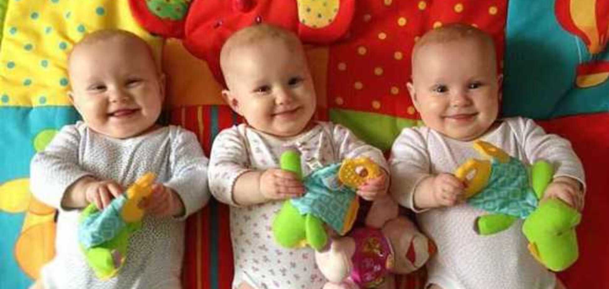 Родители различают своих дочек-тройняшек по педикюру