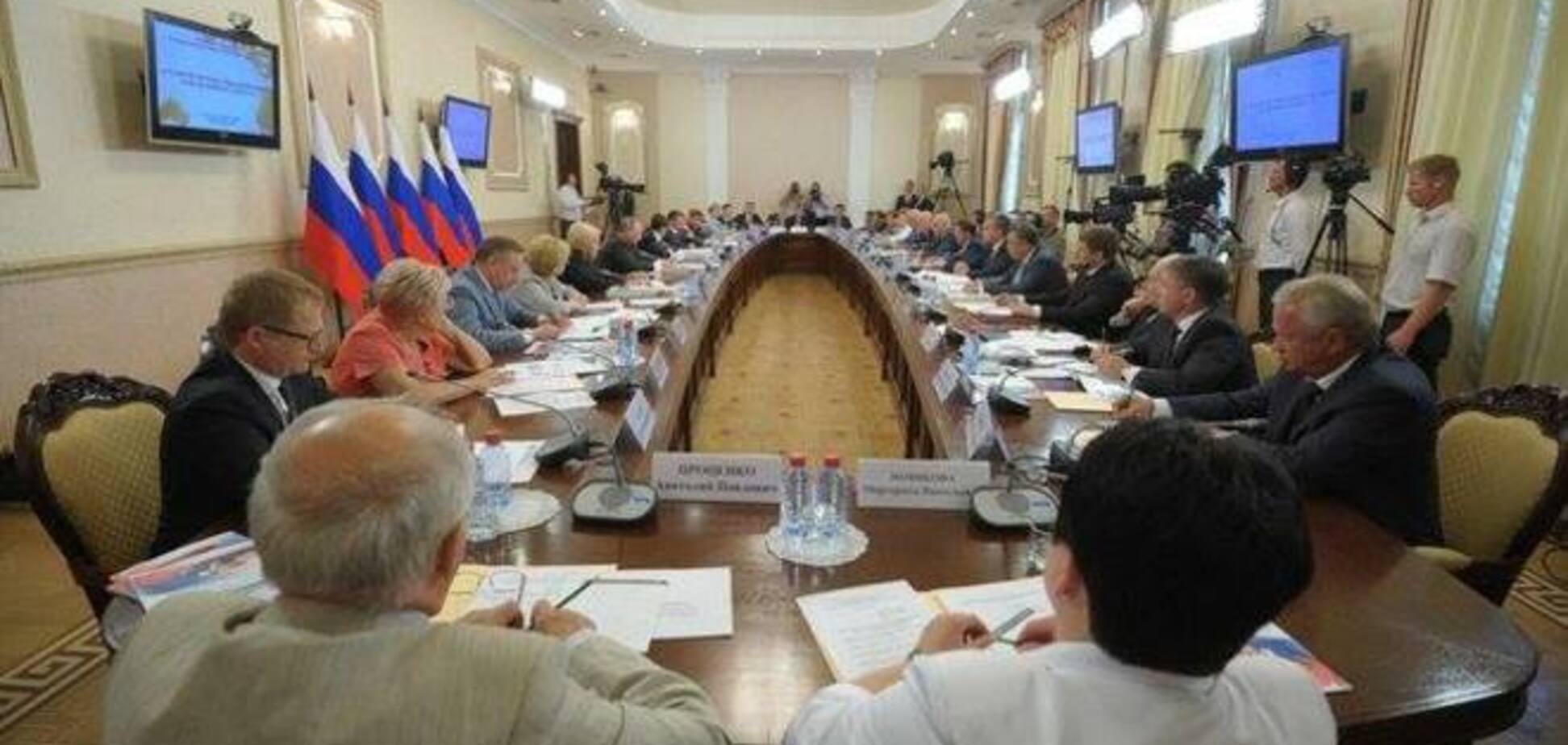 Кримським чиновникам заборонили купувати комп'ютери і дорогі авто