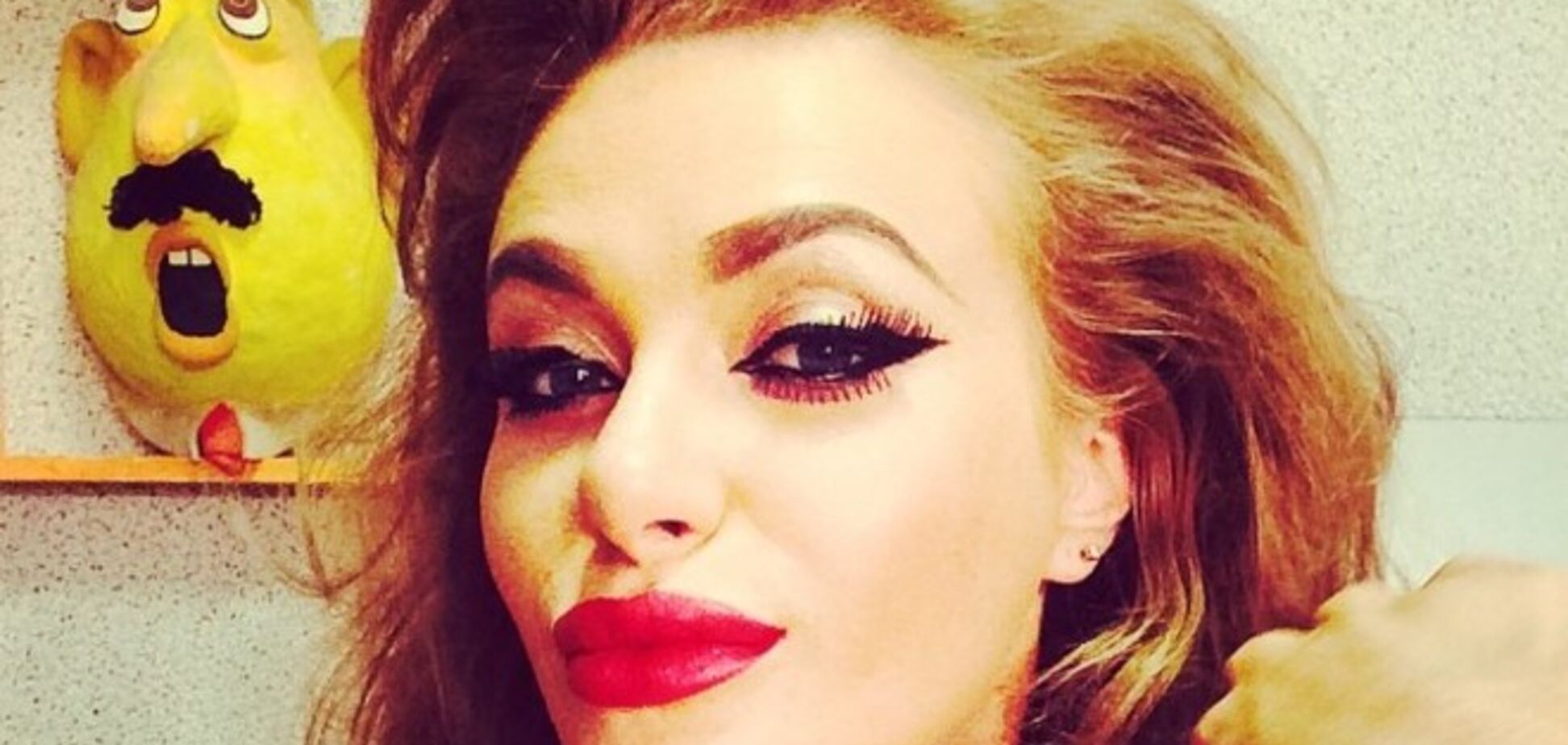 Слава из 'НеАнгелов' даже собаку нарядила в вышиванку