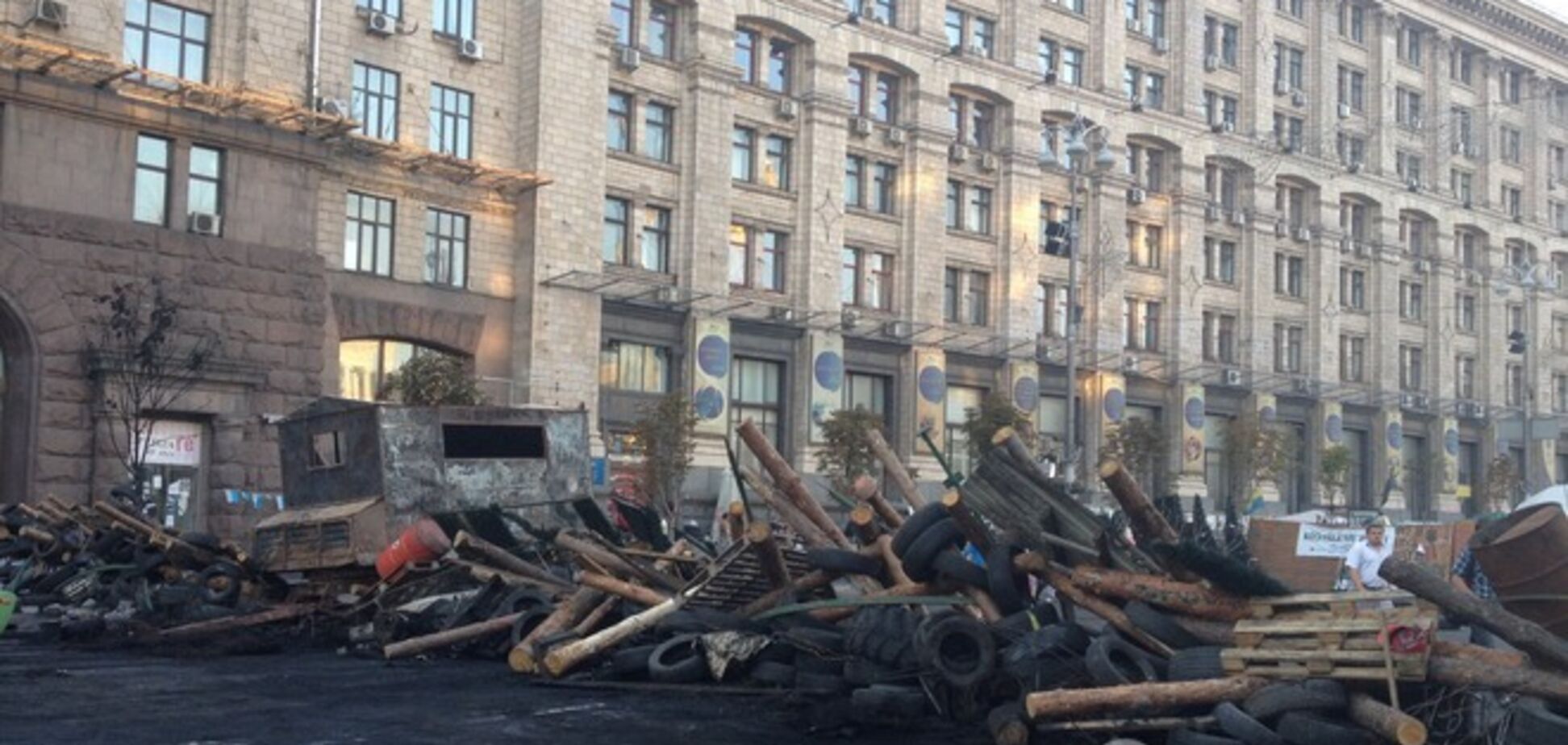 На віче кілька сотників погрозили оборонятися, якщо Майдан почнуть прибирати 