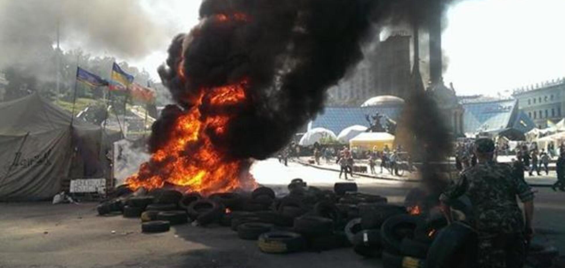 На Майдане опять горели шины. Видео 