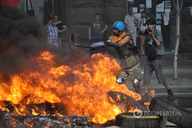 Активисты жгут свои палатки - лишь бы не уходить с Майдана