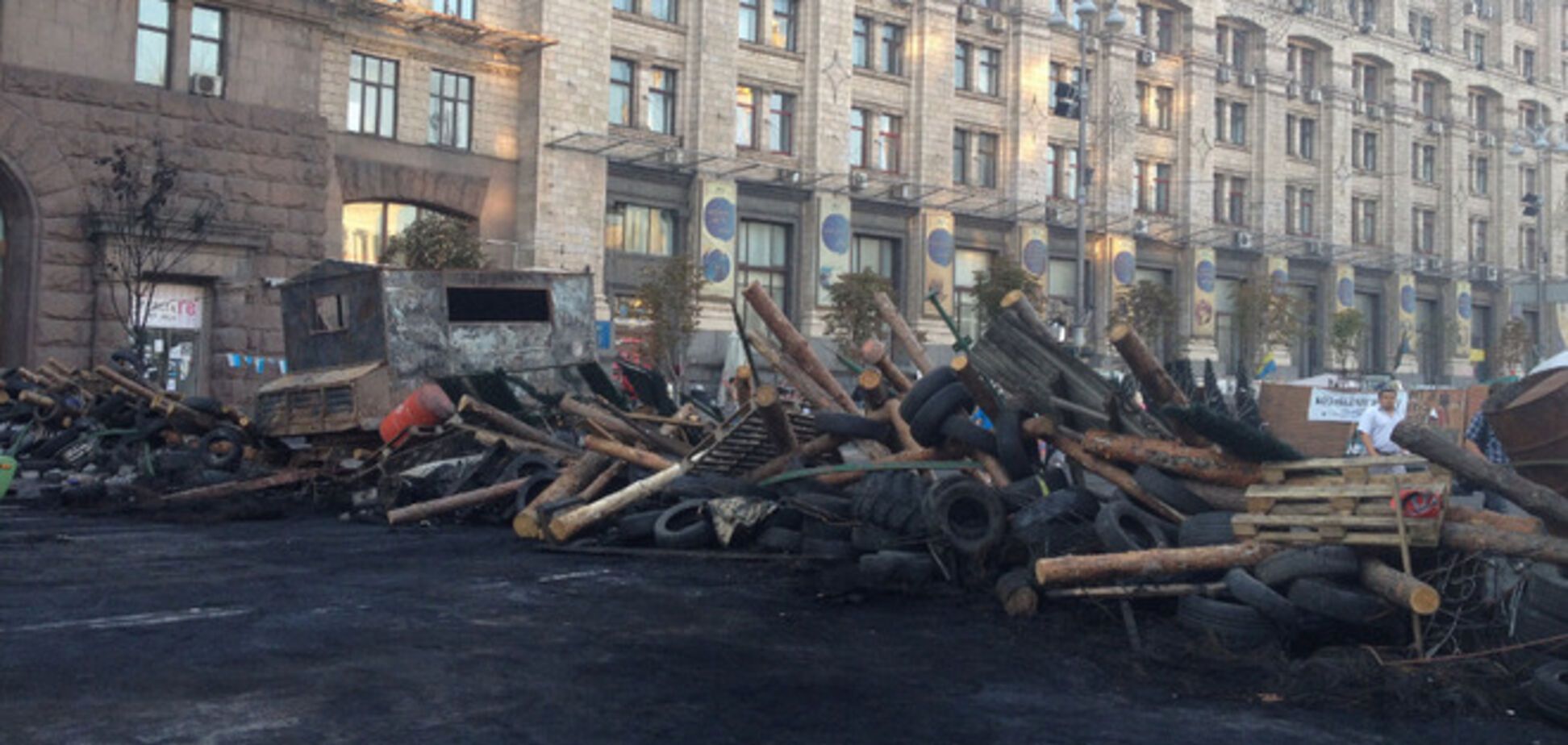 К Майдану стянули милиционеров со щитами и колонны автобусов с правоохранителями