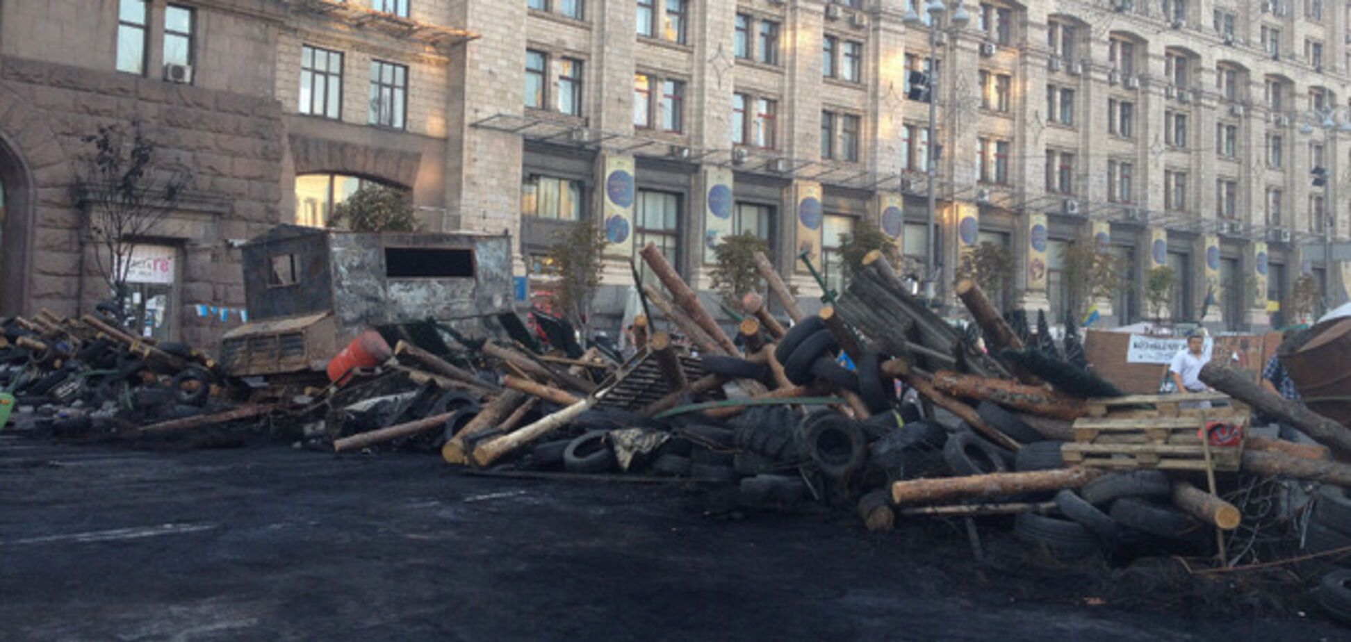 К Майдану стянули милиционеров со щитами и колонны автобусов с правоохранителями