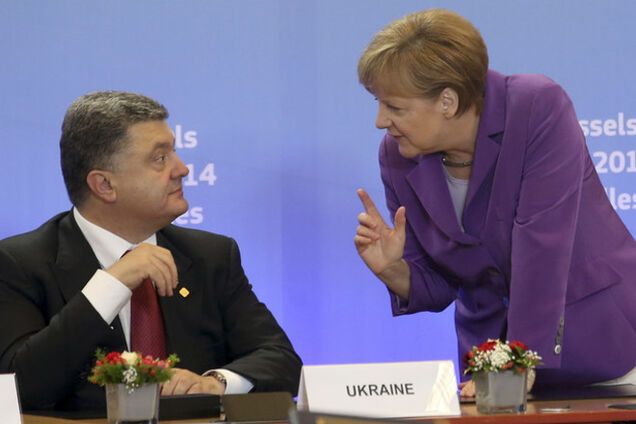 Порошенко и Меркель по телефону договорились о многосторонних переговорах