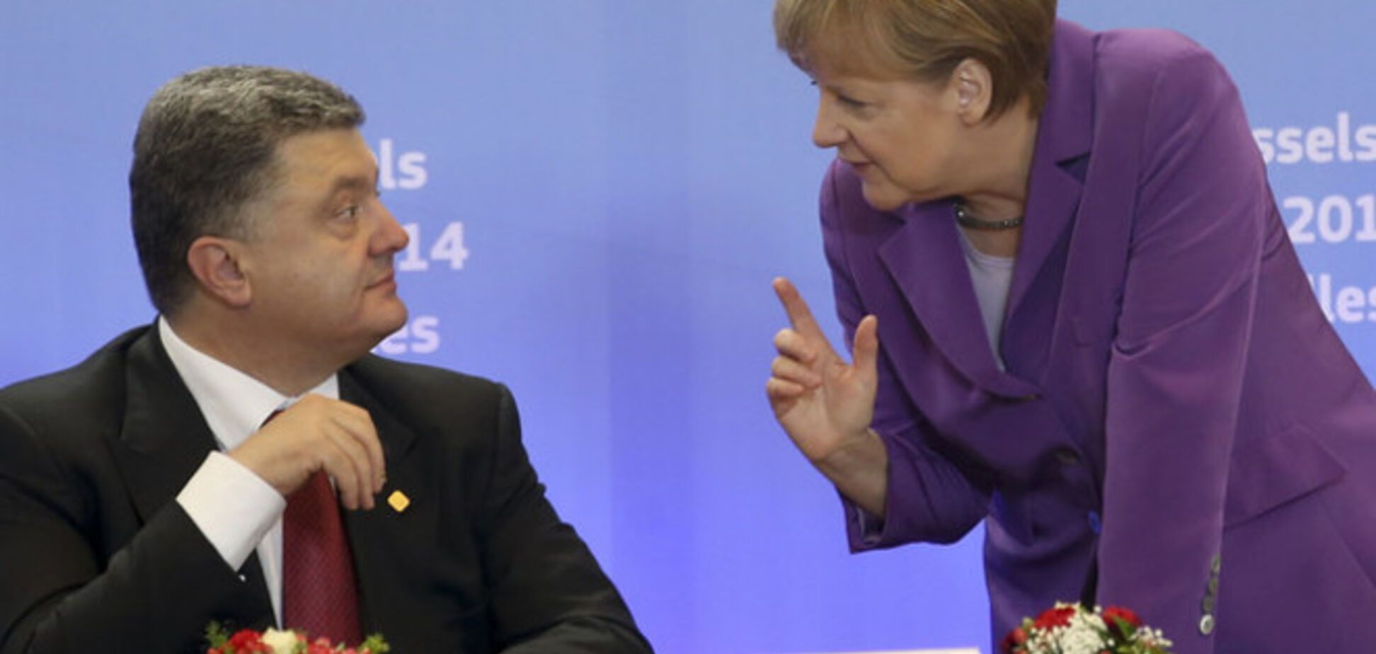 Порошенко и Меркель по телефону договорились о многосторонних переговорах