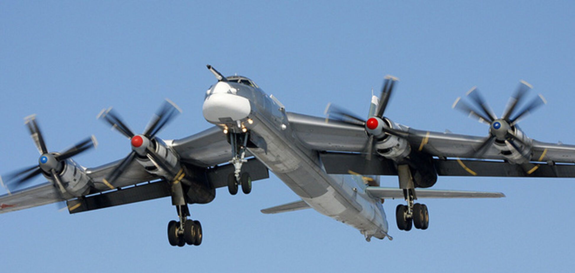Стратегічні бомбардувальники РФ більше 16 разів вторгалися у зону ППО США