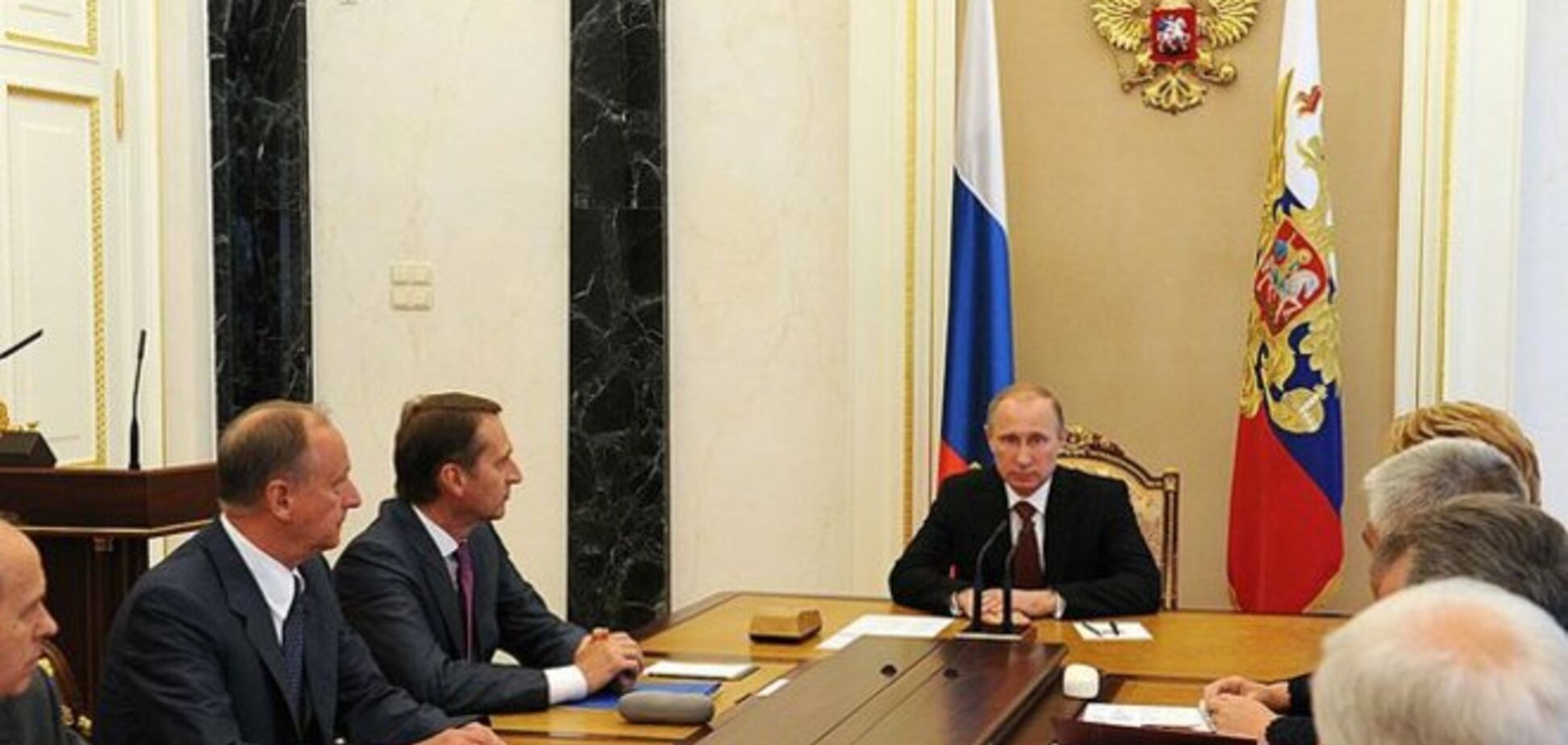 Путин провел оперативное совещание с силовиками по Украине