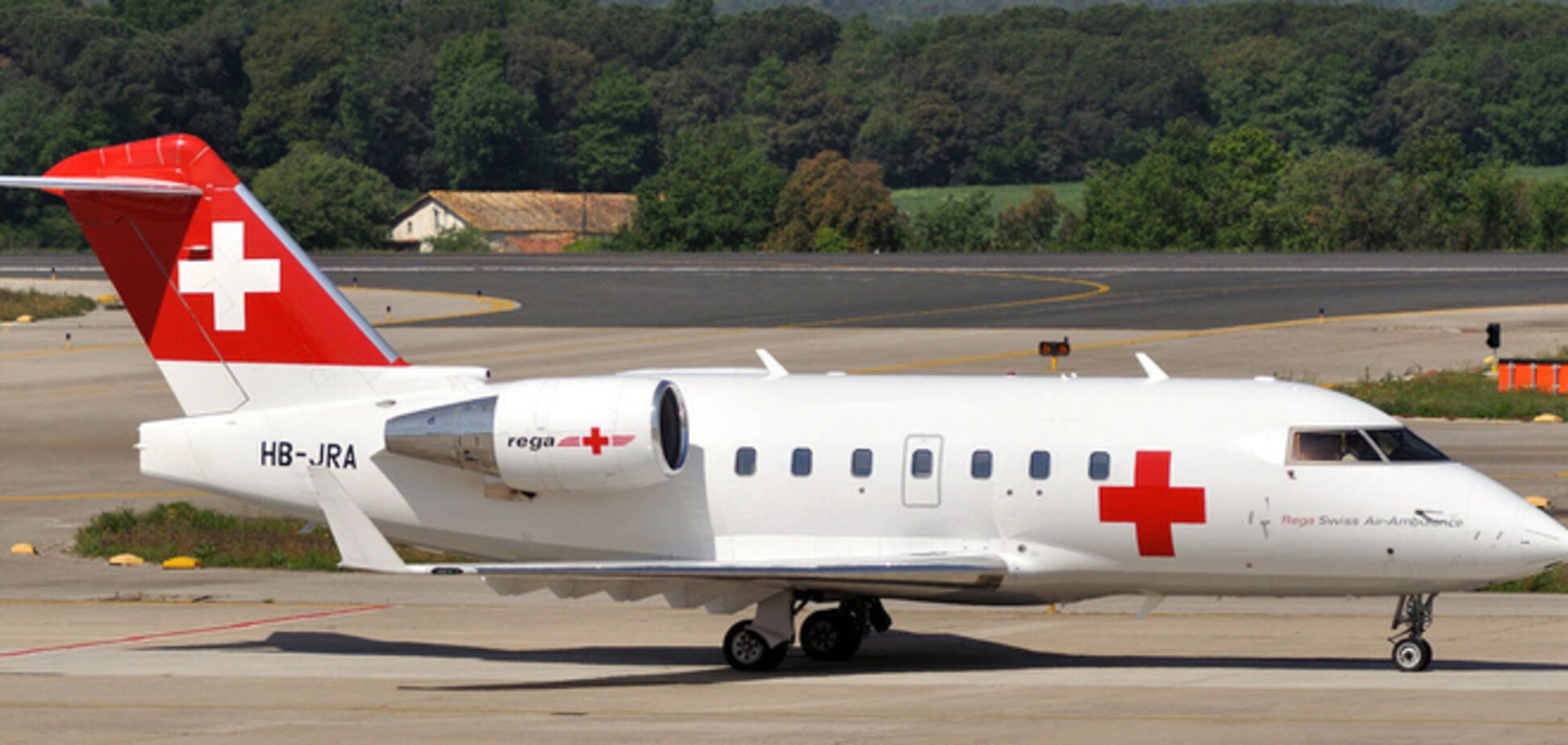 Коломойский покупает самолет для транспортировки раненых бойцов