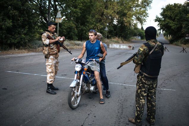 'Защитники ЛНР' отрезали мирных жителей от источника воды и уничтожили 'дорогу жизни'