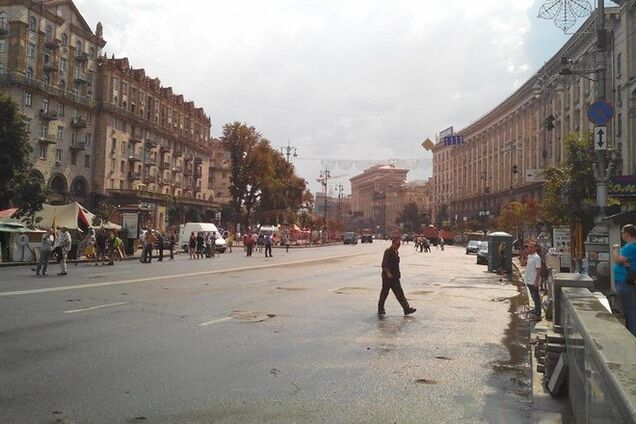 На субботнике на Крещатике полностью освободили проезжую часть