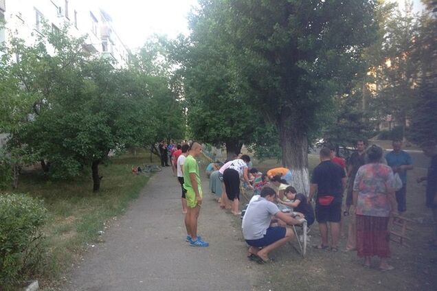 Освобожденное Рубежное местные жители перекрасили в желто-синий