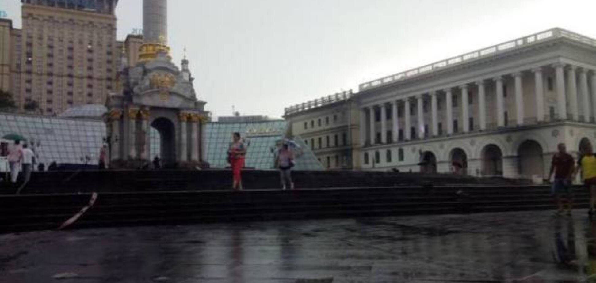 По состоянию на 18:00 елку на Майдане Незалежности не разбирали