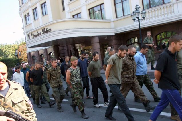 В СНБО попросили украинцев не раскрывать личности пленных бойцов АТО