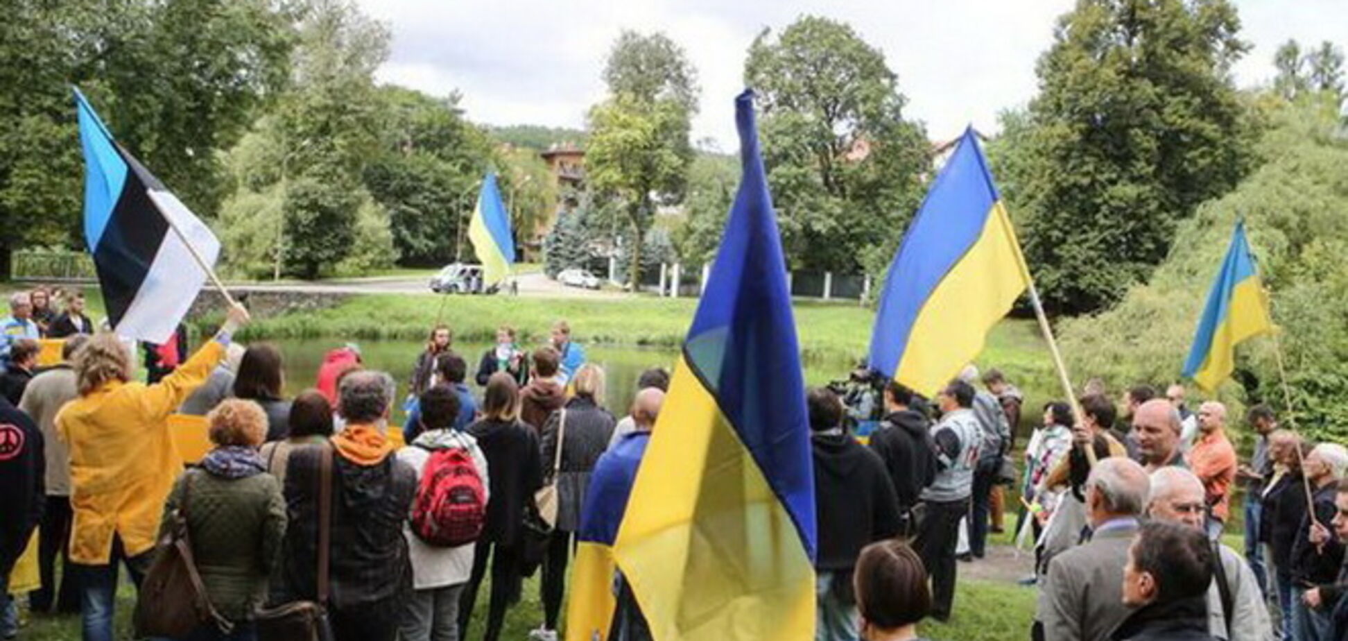 'Руки прочь от Украины!': в Литве пикетировали посольство РФ