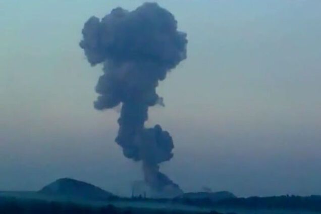 Мощный взрыв в Донецке: загорелась нефтебаза, перебит газопровод