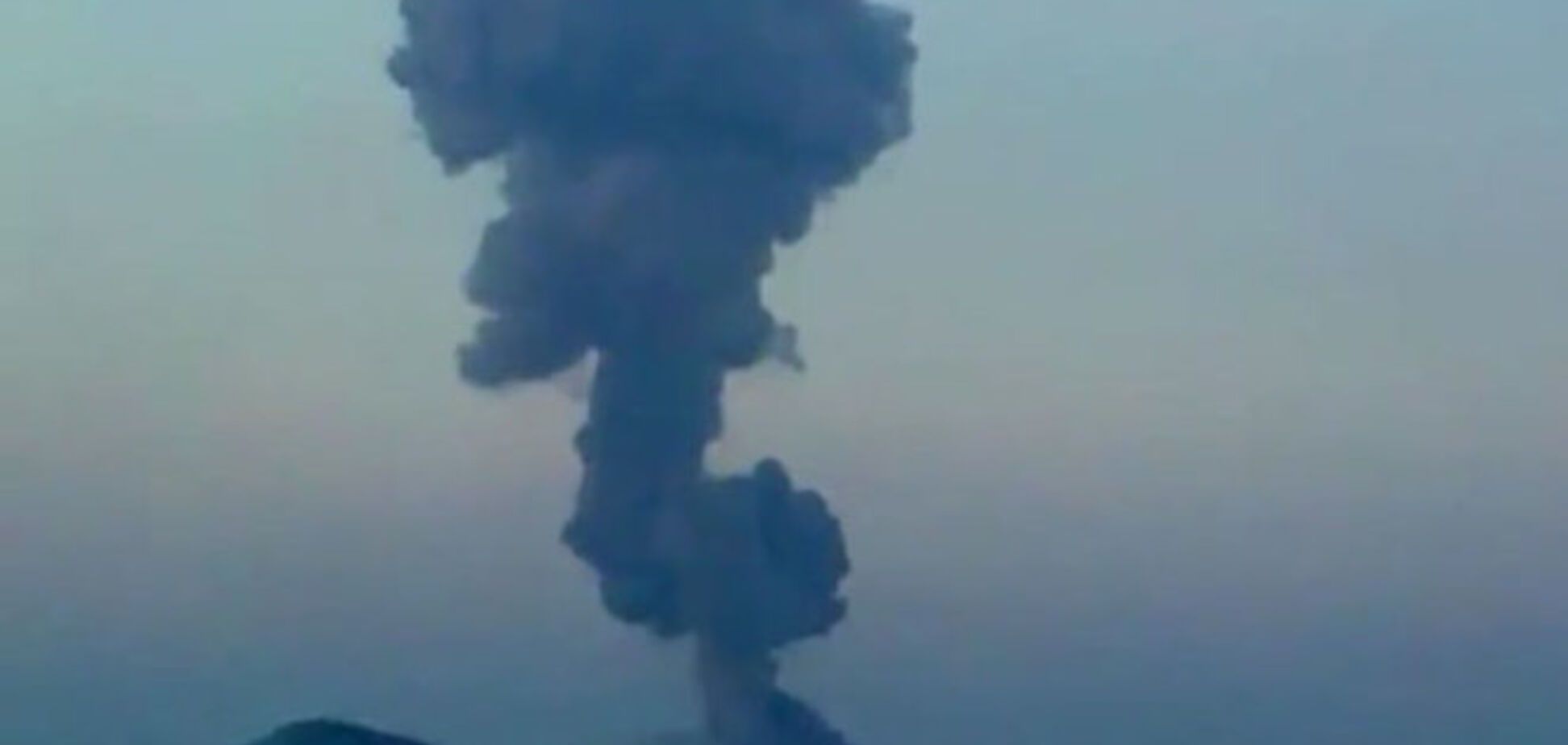Потужний вибух в Донецьку: зайнялася нафтобаза, перебитий газопровід