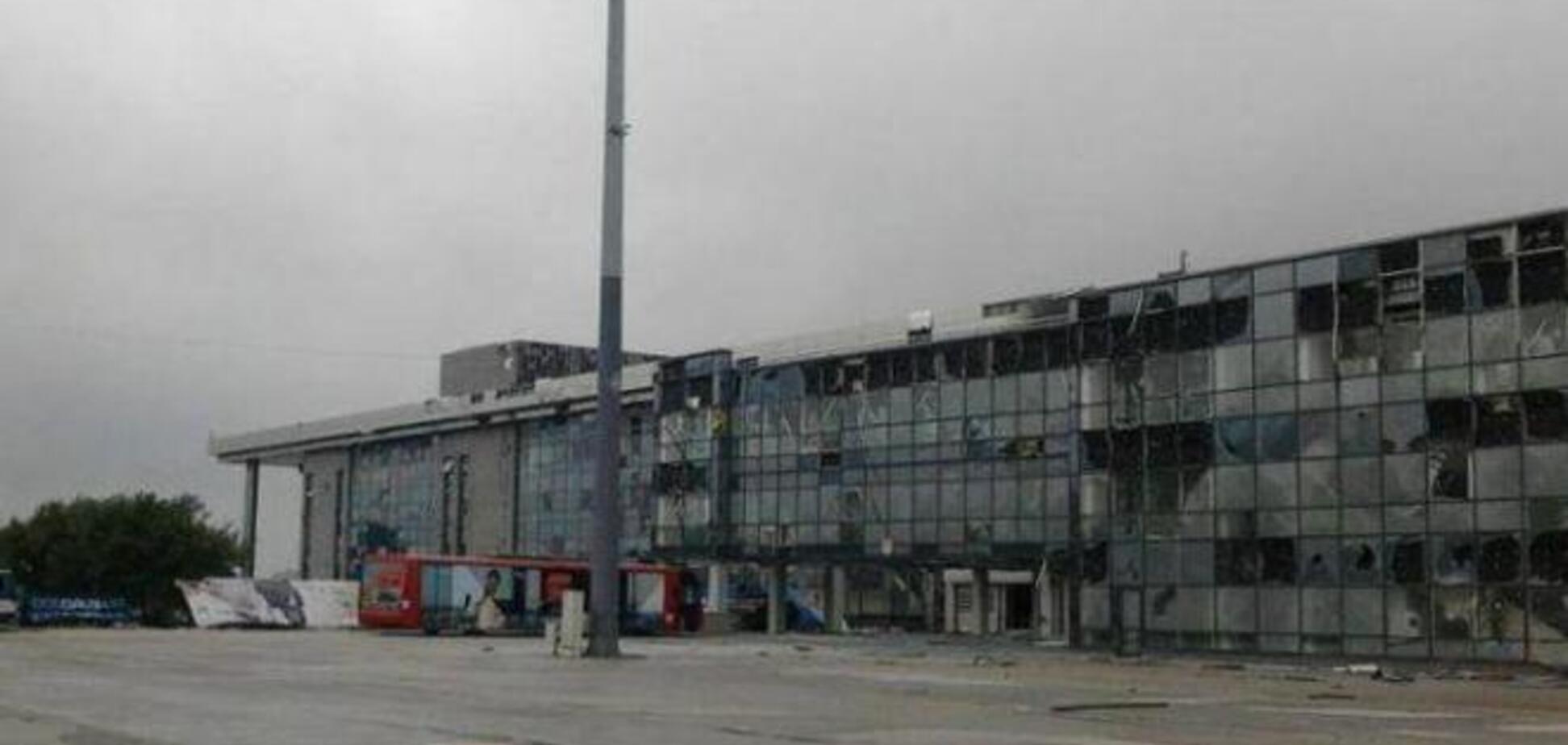 Українська армія покинула аеропорт Луганська