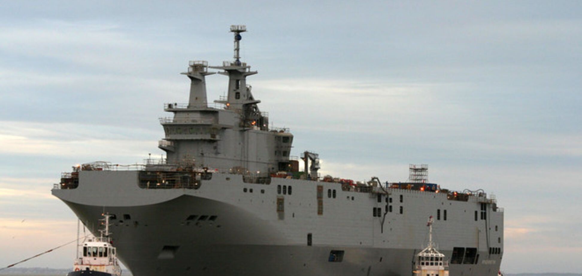 Париж не отказался от поставки 'Мистралей' России